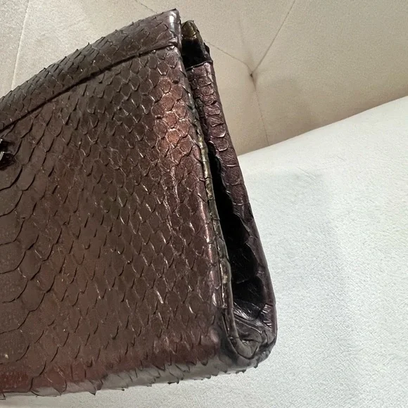 Chanel iridescent Metallic Snakeskin Cc Clutch - Picture 4 of 10